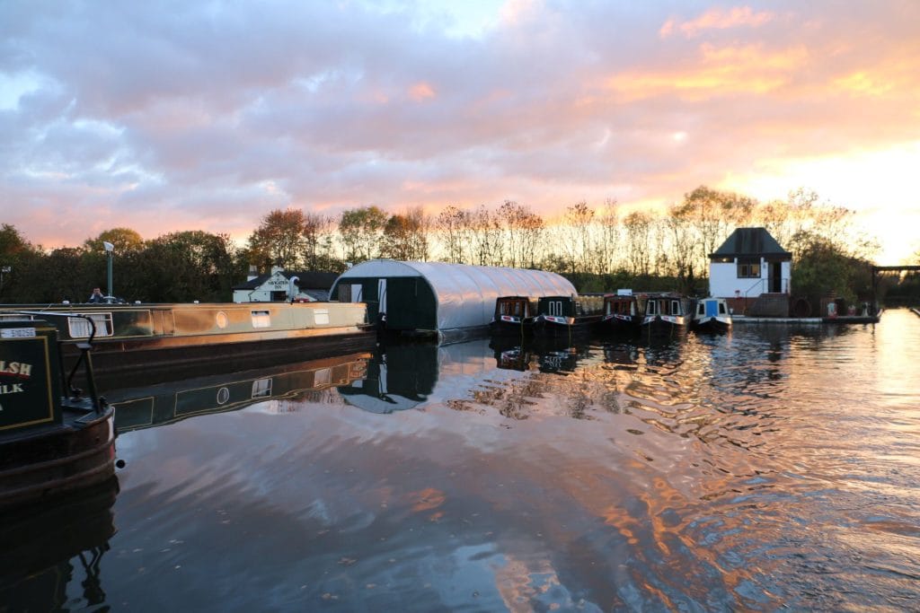 Narrowboat Hire Near Me